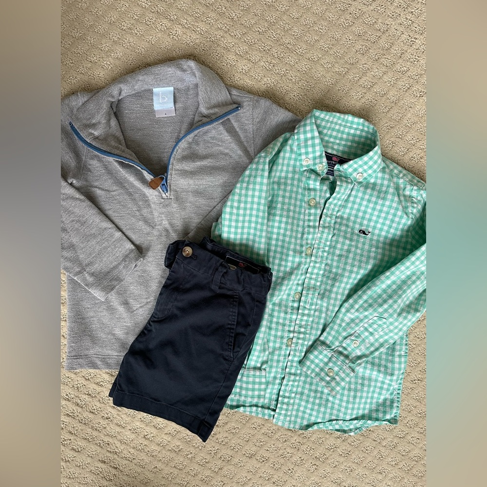Vineyard Vines navy size 4 boys navy shorts
